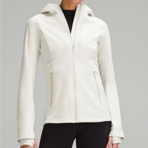 Lululemon cross chill jacket size 6 bone NWT